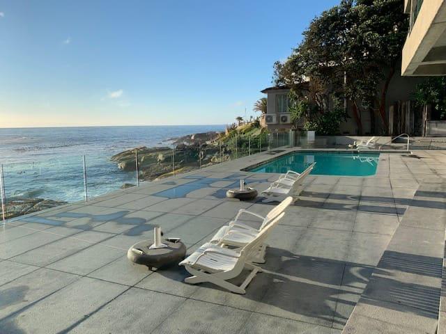 To Let 2 Bedroom Property for Rent in Bantry Bay Western Cape